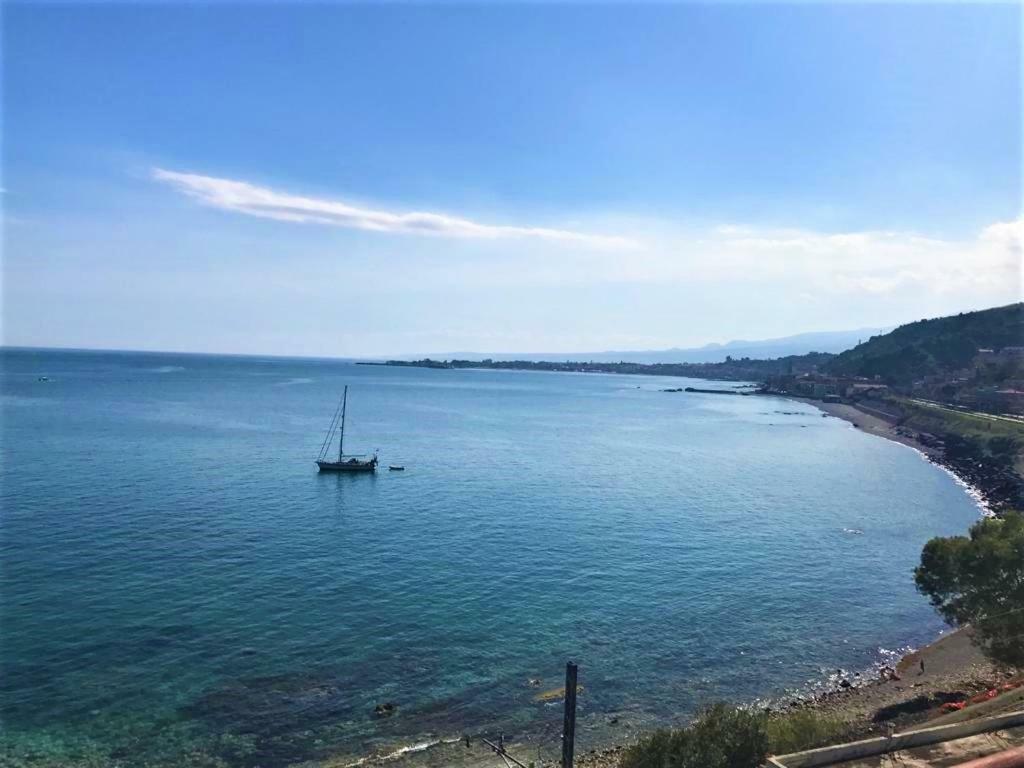 Апартаменти Baia Di Atlantide Таорміна Екстер'єр фото